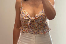 Load image into Gallery viewer, Floral Print Crop Top
